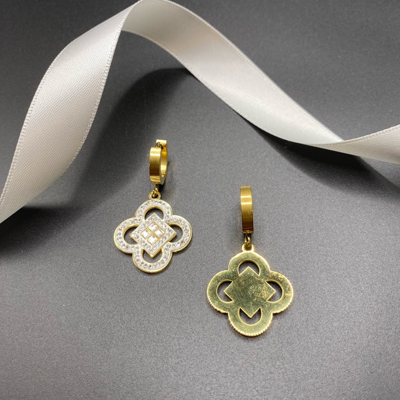 🛎️ Clearance No2 Gold and White Tones Stainless Steel Earrings - Picture 3 of 4